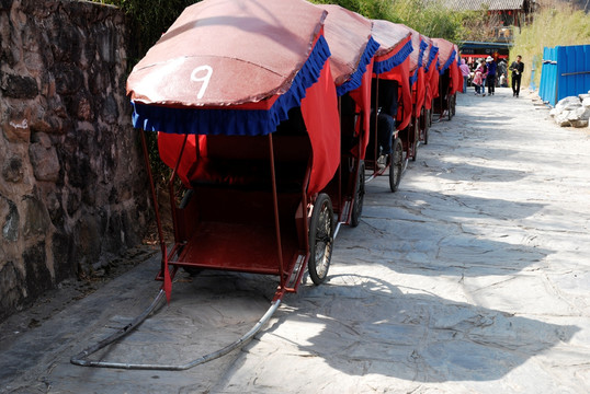 丽江虎跳峡人力车