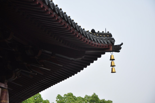 雷峰塔尖角屋檐