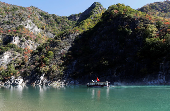 山峦河流