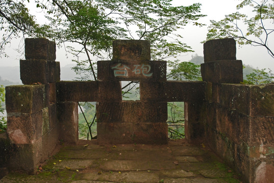 合川钓鱼城炮台垛口