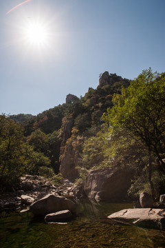 青岛北九水景区 竖片 太阳