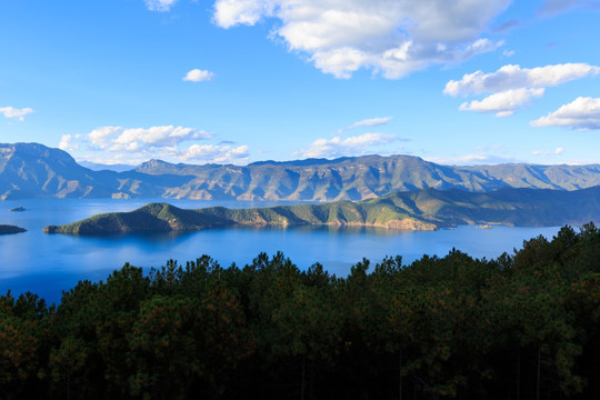 泸沽湖全景