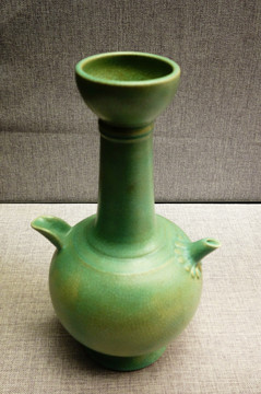 壶形长颈瓶 越南