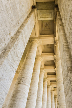 梵蒂冈巨型罗马柱走廊
