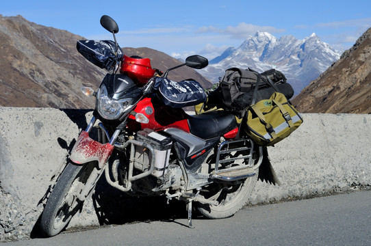 摩托车骑游巴朗山