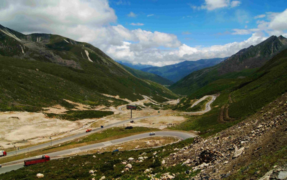 高原  盘山路