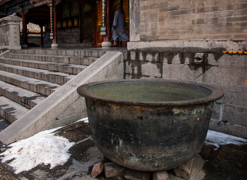 五台山寺庙大水缸