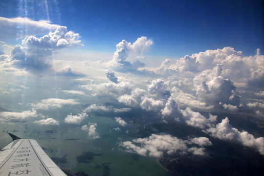 中国南方航空高空飞机白云云朵