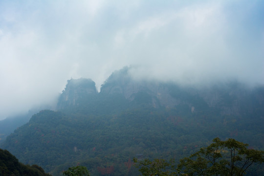 青城山金鞭岩