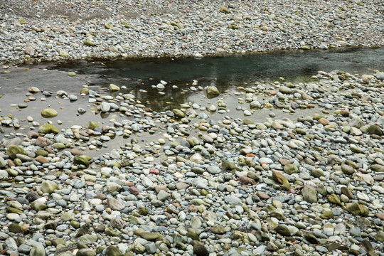 鹅卵石河床