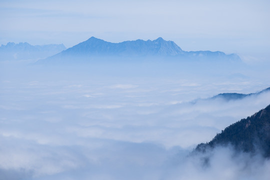 四川巴朗山云海