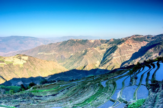 梯田 山