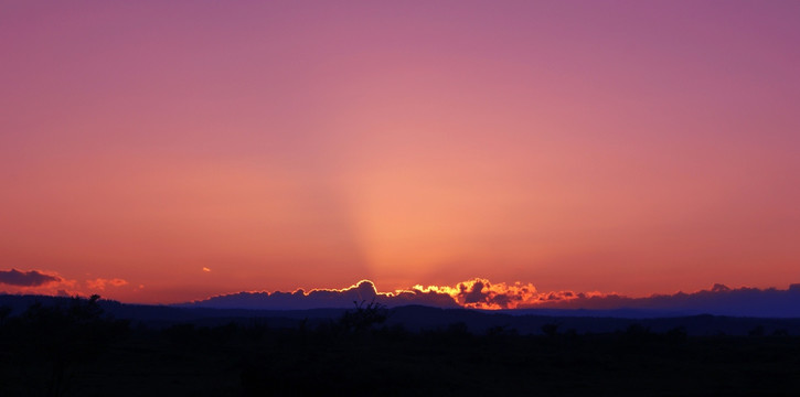 夕阳天空背景图片