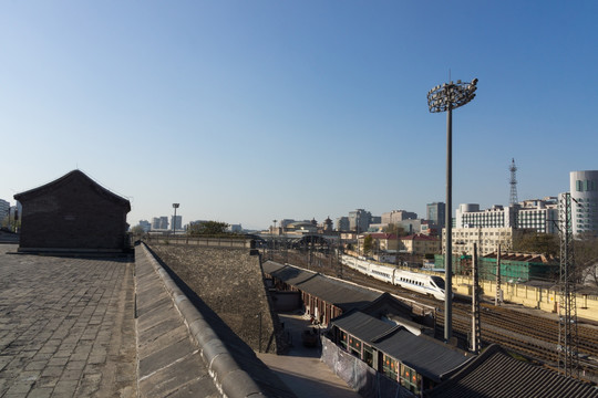 蓝天下的北京城火车站