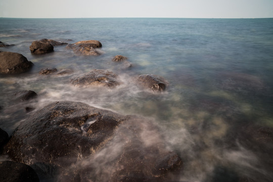 海水中的礁石 慢门 动感