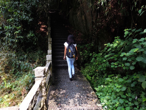 山間小路