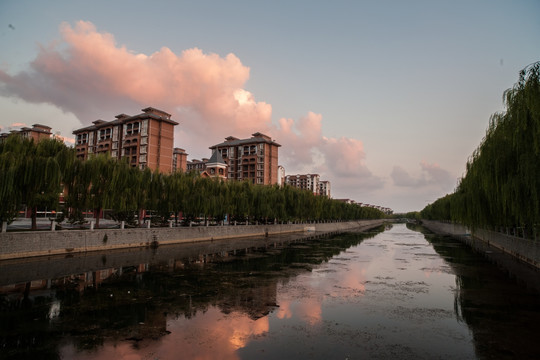 河边的楼房 住宅小区 房地产