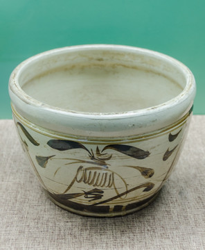 白地赭花菊纹盆 耀州窑瓷器