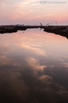 水天一色 水面 暖调 天空