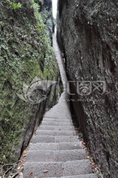 大金湖斜线天羊肠小道阶梯路