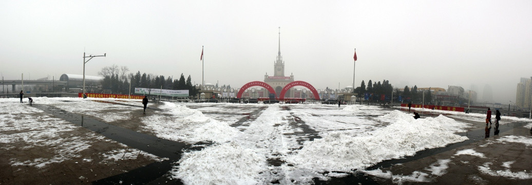 北展广场180雪景全景