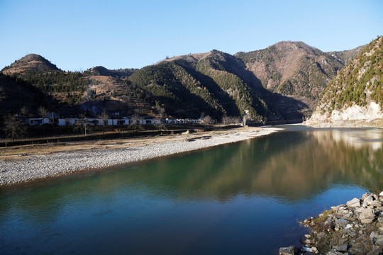 洛河冬景