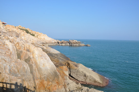 海水冲刷海岸