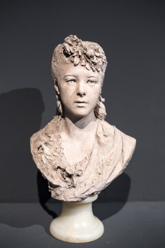 罗丹雕塑 年轻女子塑像