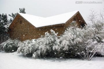 雪天木屋