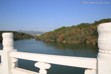 庐山西海 栏杆 蓝天 山水