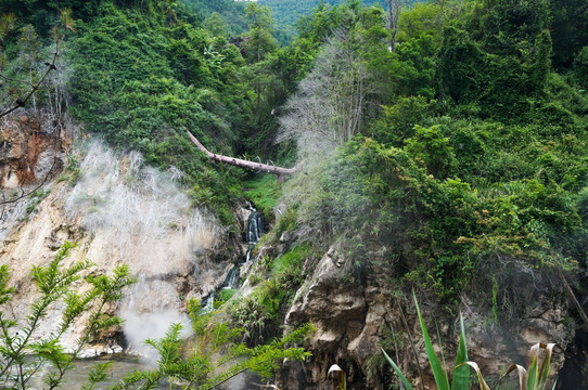 火山瀑布