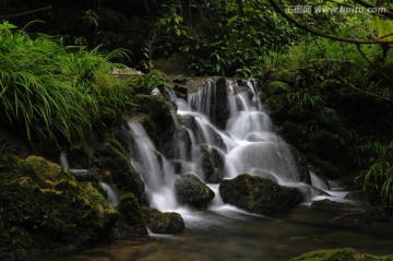 小溪流水