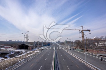 正在修建的公路