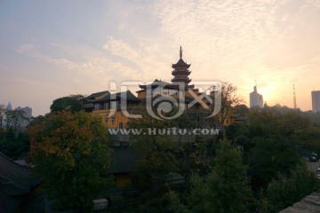 夕阳下的鸡鸣寺