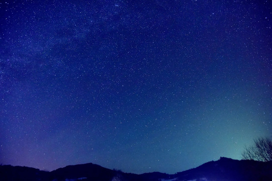 松岭雪村星空