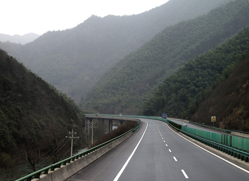 山谷高速公路