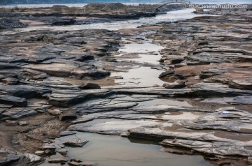 黄河壶口瀑布西岸河堤