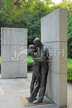 深圳深南大道城市雕塑热吻的情侣