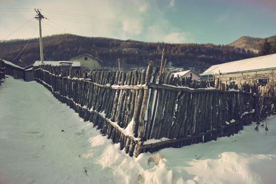 松岭雪村栅栏