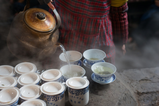 成都老茶馆倒茶