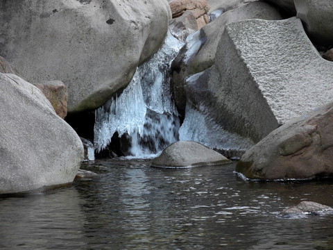 青岛崂山北九水山涧溪流