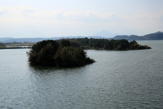 武宁柘林湖上的小岛