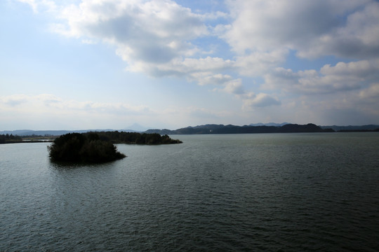 武宁柘林湖上的小岛