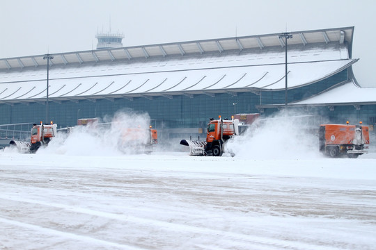 沈阳机场冬季除雪作业