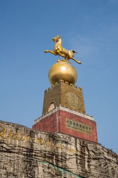 都江堰飞马踏燕雕塑