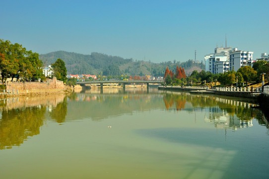 泰宁县城河岸风景