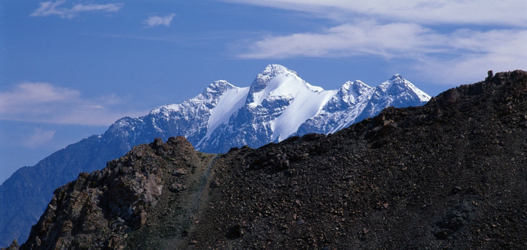 天山雪峰