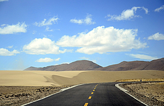 西藏风光 沙漠公路