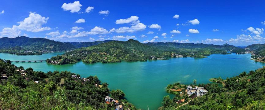 巴马赐福湖全景