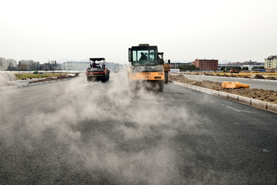 铺路